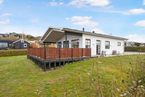 Beautiful Holiday Home By Følle Strand With Sea Views, Rønde